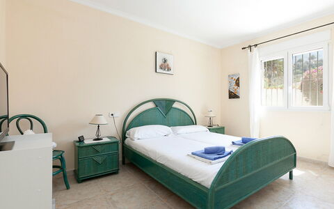 Tossal Gros: Bedroom, Bed, Room, Bed Sheet, Furniture, Property, Bed Frame, Bedding, Ceiling, Building