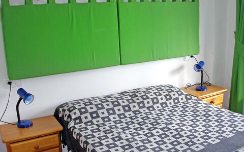 Turquesa: Green, Room, Bed Sheet, Turquoise, Furniture, Property, Bedroom, Bed, Bed Frame, Wall