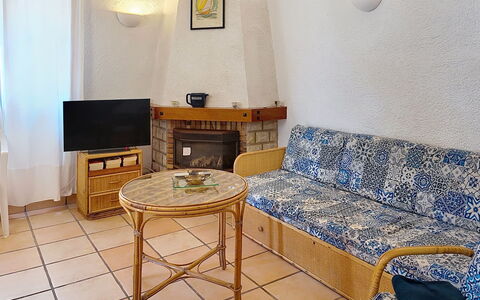 Mimosa i: Wood, Furniture, Interior Design, Flooring, Floor, Room, Chair, Wood Stain, Ceiling, Living Room