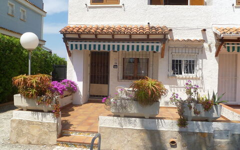 Mimosa i: Property, House, Building, Real Estate, Home, Architecture, Facade, Neighbourhood, Villa, Vacation