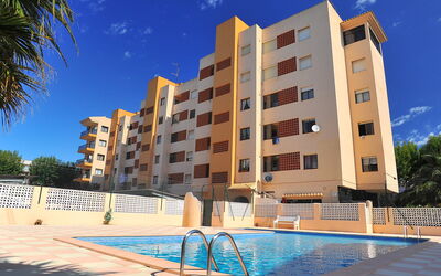 Jávea 184: Sky, Water, Building, Daytime, Property, Plant, Blue, Tree, Azure, Window