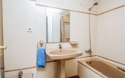 Sorolla: Bathroom, Property, Room, Interior Design, Architecture, Plumbing Fixture, Building, Real Estate, House, Tap