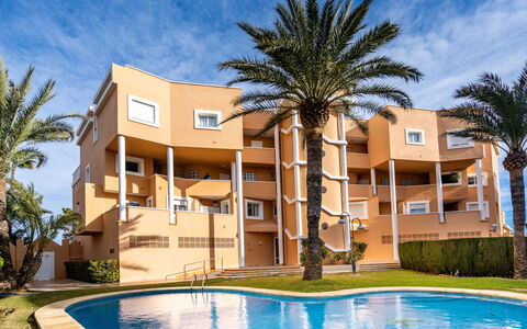 Sorolla: Water, Cloud, Plant, Sky, Building, Daytime, Property, Blue, Tree, Azure