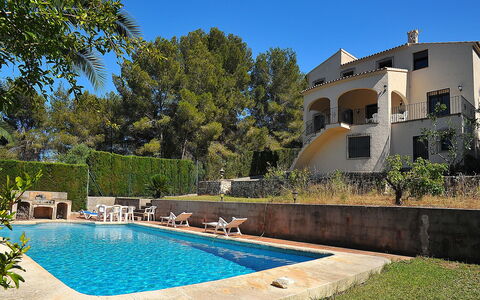 Tosalans: Property, Swimming Pool, Real Estate, House, Building, Estate, Residential Area, Villa, Water, Vacation