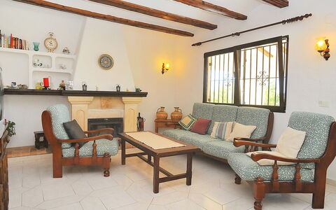 Tosalans: Property, Room, Furniture, Building, Interior Design, Table, Living Room, House, Ceiling, Real Estate