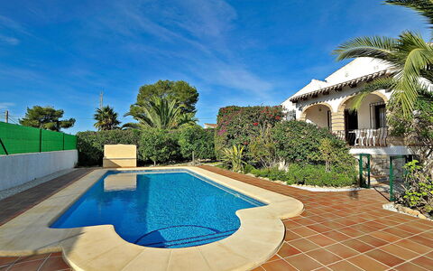 Pinomar: Property, Swimming Pool, Real Estate, Home, House, Building, Estate, Residential Area, Villa, Backyard