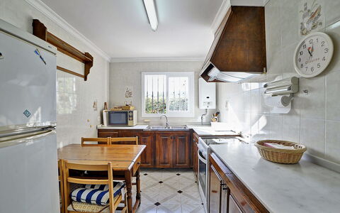 Pinomar: Room, Property, Countertop, Furniture, Interior Design, Kitchen, Building, Ceiling, Floor, House