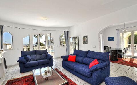 Arborcer: Furniture, Room, Property, Living Room, Real Estate, Interior Design, Building, House, Table, Coffee Table