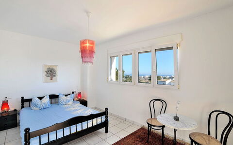 Arborcer: Room, Property, Furniture, Building, Interior Design, House, Table, Floor, Real Estate, Bedroom