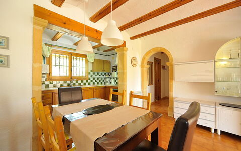 Reposo: Room, Property, Furniture, Building, Interior Design, Ceiling, Dining Room, Floor, House, Table