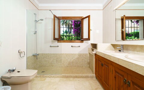 Tesoro Park: Bathroom, Property, Room, Interior Design, Floor, Tile, Bathtub, Building, Ceiling, Real Estate