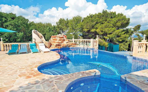 Toscamolino: Swimming Pool, Property, Leisure, Resort, Vacation, Water, Real Estate, Building, Sky, Resort Town