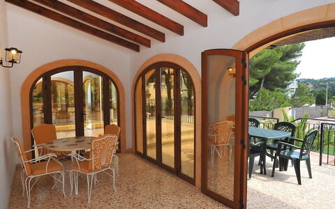 Patrai: Property, Building, Room, Real Estate, Estate, House, Architecture, Arch, Ceiling, Table