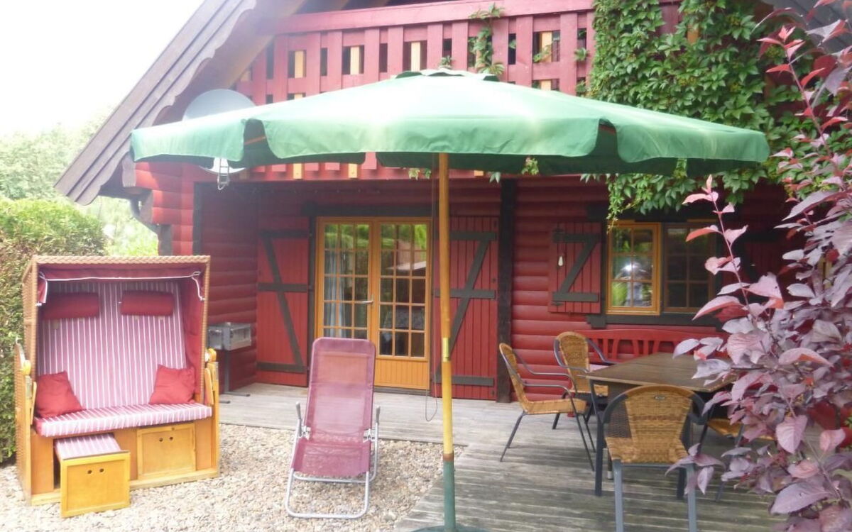 Charmantes Holzbohlenhaus mit Terrasse