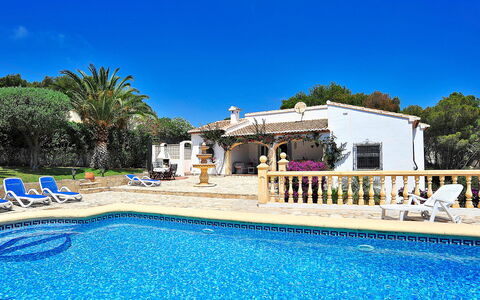 Lucie: Water, Sky, Property, Swimming Pool, Azure, Blue, Tree, Building, Plant, Body Of Water