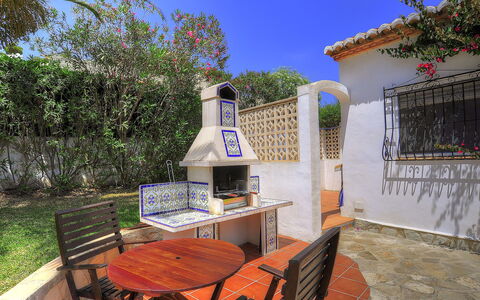 Lucie: Property, House, Building, Real Estate, Room, Vacation, Sky, Cottage, Furniture, Villa