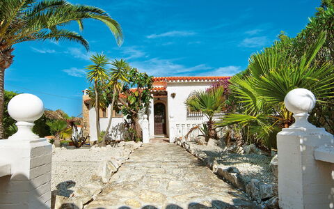Vina: Property, Real Estate, Building, House, Estate, Tree, Architecture, Tourism, Vacation, Botany