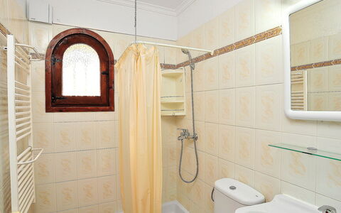 Vina: Bathroom, Room, Property, Architecture, Tile, Interior Design, Wall, Plumbing Fixture, Building, Floor