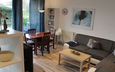 Schönes Ferienhaus in Tossens mit Schönem Garten