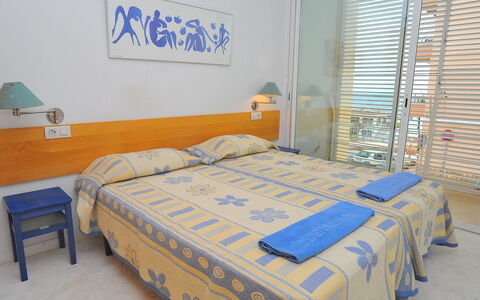 Atarazanas: Bedroom, Bed, Furniture, Room, Bed Sheet, Property, Bed Frame, Mattress, Bedding, Wall