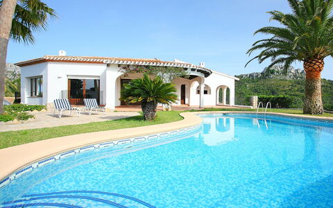 Paraje de Libertad: Water, Sky, Plant, Property, Building, Tree, Azure, Swimming Pool, Rectangle, Architecture