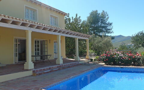 Eretat: Property, House, Swimming Pool, Real Estate, Building, Home, Residential Area, Villa, Vacation, Estate