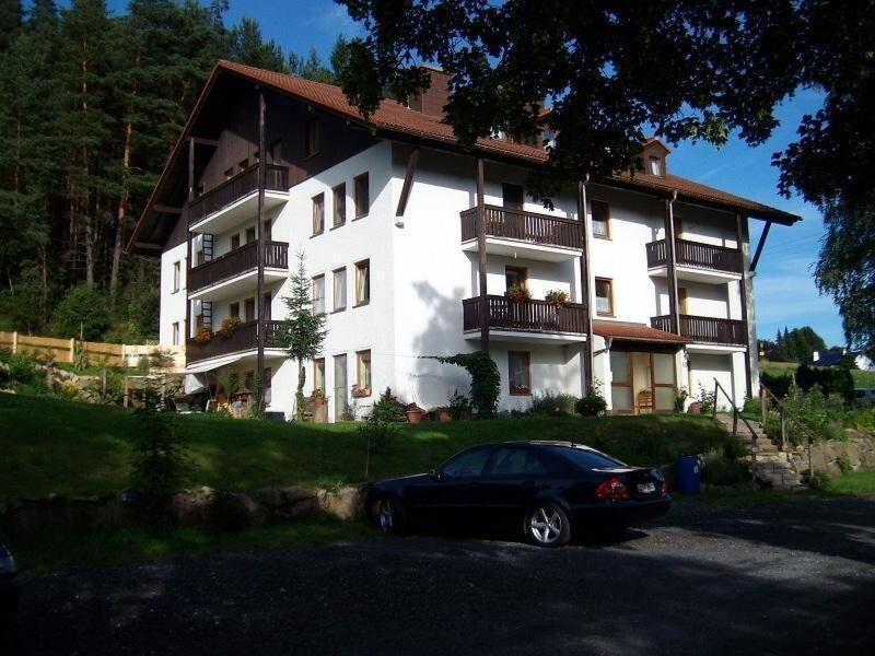 Mit Zwei Schlafzimmern und Balkon