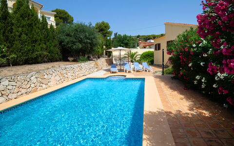 Marianne: Plant, Water, Sky, Property, Flower, Building, Azure, Swimming Pool, Tree, Grass