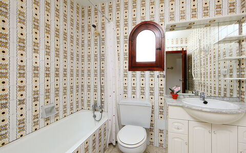 Marianne: Bathroom, Property, Room, Interior Design, Tile, Real Estate, Wall, Architecture, Building, House