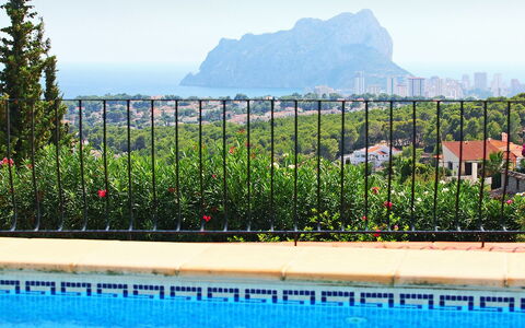 Bel: Swimming Pool, Property, Fence, Sky, Iron, Real Estate, Residential Area, Landscape, Leisure, Tree