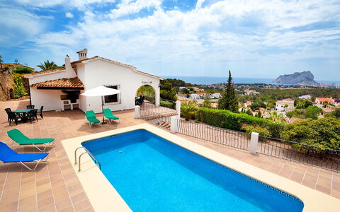 Bel: Cloud, Water, Sky, Building, Daytime, Property, Plant, Furniture, Swimming Pool, Blue