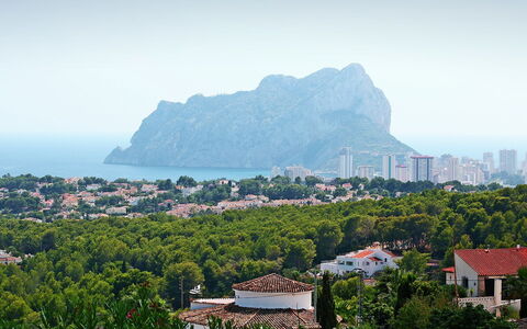 Bel: Vegetation, Hill Station, Mountainous Landforms, Mountain, Hill, Town, Sky, Natural Landscape, City, Human Settlement