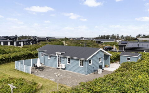 Gjuro - 400M from the Sea: Apartment, Shade, Balcony, Chair, Fence, Outdoor Furniture, Aluminium, Artificial Turf