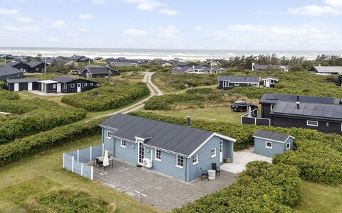 Gjuro - 400M from the Sea: Apartment, Shade, Balcony, Chair, Fence, Outdoor Furniture, Aluminium, Artificial Turf