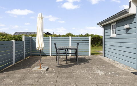 Gjuro - 400M from the Sea: Apartment, Shade, Balcony, Chair, Fence, Outdoor Furniture, Aluminium, Artificial Turf