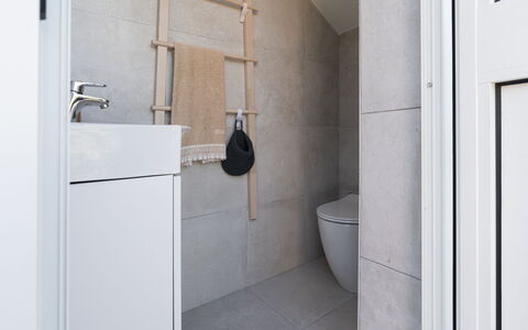 La Casa di Connie: Wall, Flooring, Plumbing Fixture, Floor, Toilet, Toilet Seat, Bathroom, Interior Design, Plumbing, Tile
