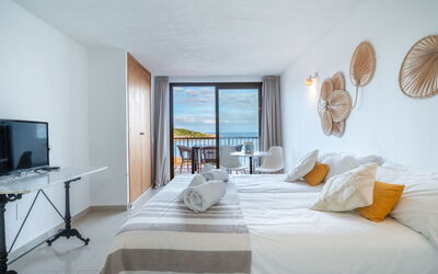 Accommodation:&nbsp;Es Grop Est. Vista Mar 102.5