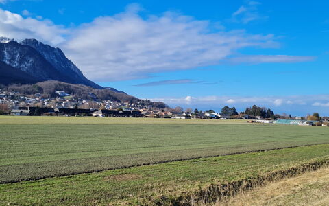 Les Perles du Lac: Mountainous Landforms, Mountain, Hill, Landscape, Highland, Grassland, Plain, Mountain Range, Land Lot, Field