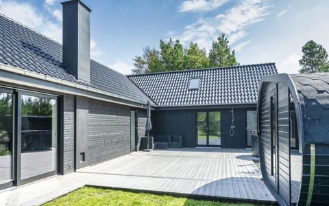 Locan - 1.2Km from the Sea: Landscaping, Yard, Garden Buildings, Siding, Outdoor Structure, Bicycle, Aluminium, Backyard