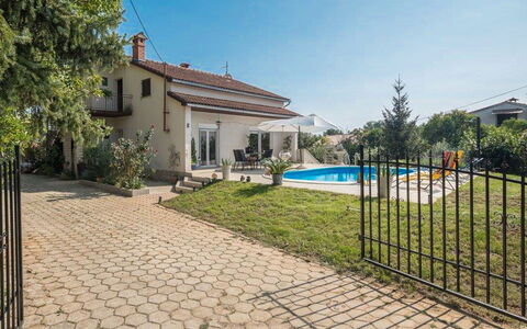 Nati: House, Residential Area, Home, Door, Porch, Shade, Estate, Lawn, Yard, Balcony