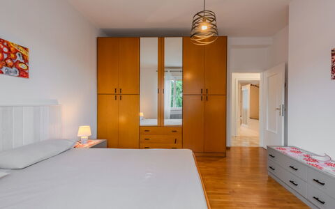 Ca dei Noni: Furniture, Flooring, Interior Design, Floor, Wood, Bed, Bedroom, Room, Cabinetry, Apartment
