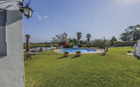 Fuseta 610: House, Residential Area, Home, Door, Porch, Shade, Estate, Lawn, Yard, Balcony