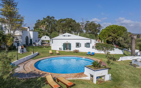 Fuseta 610: House, Residential Area, Home, Door, Porch, Shade, Estate, Lawn, Yard, Balcony