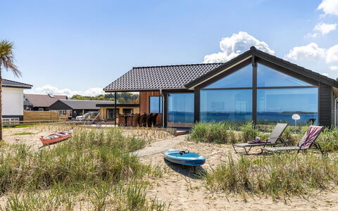Catalina - 30M from the Sea: Furniture, Wood, Interior Design, Flooring, Floor, Chair, Room, Ceiling, Living Room, Apartment