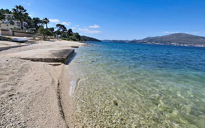 Trogir Okrug Gornji 257: Water, Body Of Water, Coast, Coastal And Oceanic Landforms, Beach, Sea, Shore, Hill, Ocean, Headland