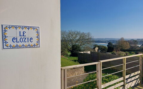 Le Clozic: Balcony, Fence, Shade, Landscaping, Home Fencing, Handrail