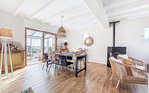 Le Clozic: Wood, Home, Hardwood, Plank, Deck, Cottage, Porch, Wood Stain, Shade, Natural Material