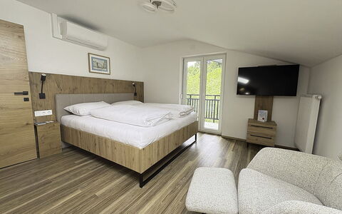 Sankt Jakob im Rosental 1: Wood, Bedroom, Bed, Home, Bed Frame, Bedding, Bed Sheet, Hardwood, Apartment, Wood Stain
