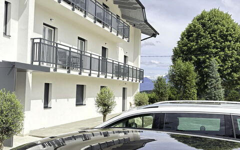 Sankt Jakob im Rosental 1: Facade, Town, Residential Area, Urban Design, Home, Apartment, Balcony, Mixed-Use, Hotel, Villa