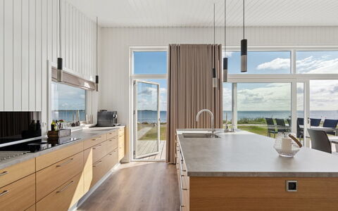 Eljas - 10M from the Sea: Wood, Flooring, Floor, Wood Flooring, Countertop, Kitchen, Hardwood, Cabinetry, Wood Stain, Laminate Flooring